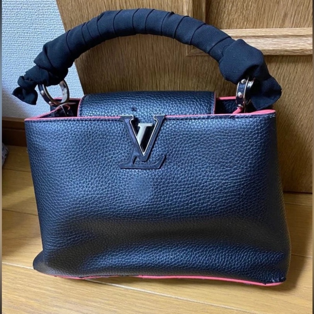 Sold Scarf Bonus Capucines Louis Vuitton Black Pink Handbag